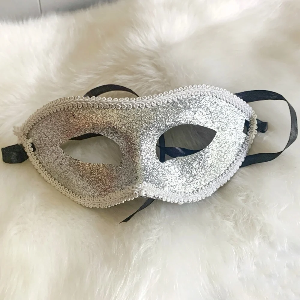 MASQUERADE Silver Glitter Tie on Mask OS